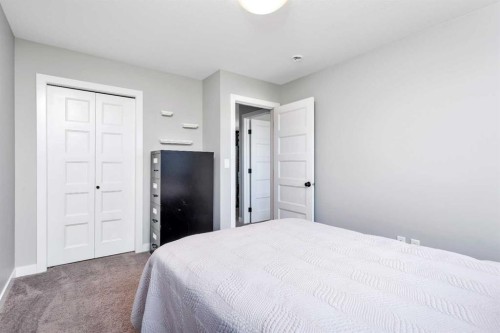 22 Bardwell Way, Sylvan Lake, AB - Indoor Photo Showing Bedroom
