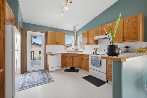24 Kelly, Red Deer, AB - Indoor Photo Showing Kitchen