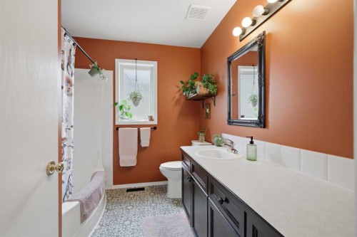 24 Kelly, Red Deer, AB - Indoor Photo Showing Bathroom