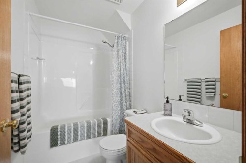 24 Kelly, Red Deer, AB - Indoor Photo Showing Bathroom