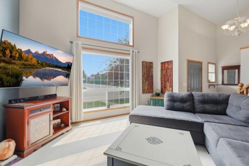 24 Kelly, Red Deer, AB - Indoor Photo Showing Living Room
