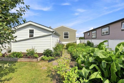 73-15 Mackenzie Ranch Way, Lacombe, AB 
