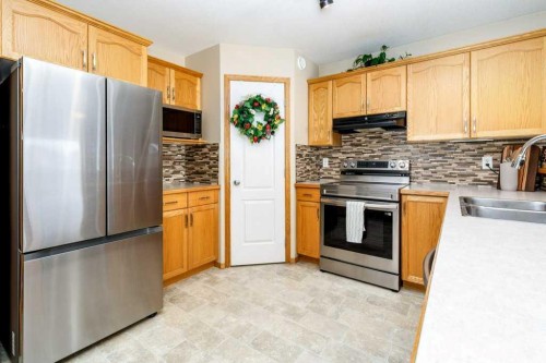 172 Duckering Close, Red Deer, AB - Indoor Photo Showing Kitchen With Double Sink
