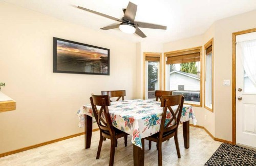 172 Duckering Close, Red Deer, AB - Indoor Photo Showing Dining Room