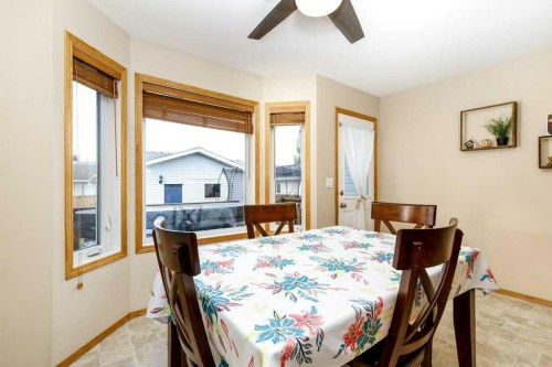 172 Duckering Close, Red Deer, AB - Indoor Photo Showing Dining Room