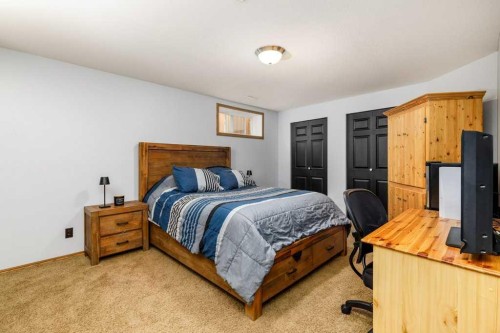 172 Duckering Close, Red Deer, AB - Indoor Photo Showing Bedroom