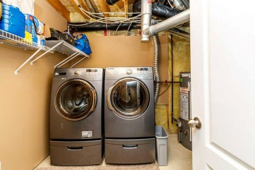 172 Duckering Close, Red Deer, AB - Indoor Photo Showing Laundry Room