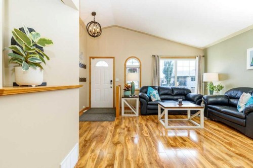 172 Duckering Close, Red Deer, AB - Indoor Photo Showing Living Room