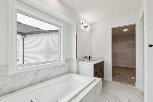 412 Bridgeport Glen, Chestermere, AB - Indoor Photo Showing Bathroom