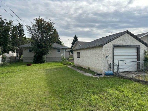 5010 44 Avenue, Ponoka, AB - Outdoor