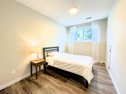 5946-45 A Avenue, Lacombe, AB - Indoor Photo Showing Bedroom