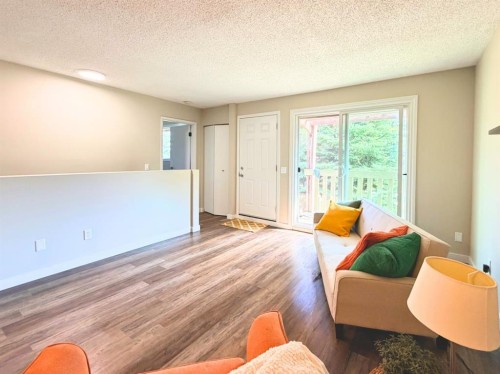 5946-45 A Avenue, Lacombe, AB - Indoor Photo Showing Living Room