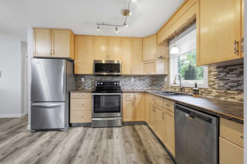 5910 57 Ave, Ponoka, AB - Indoor Photo Showing Kitchen With Stainless Steel Kitchen With Double Sink