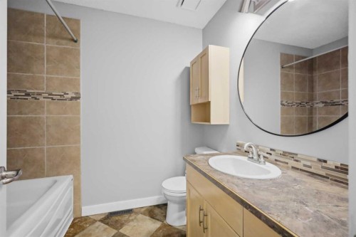 5910 57 Ave, Ponoka, AB - Indoor Photo Showing Bathroom