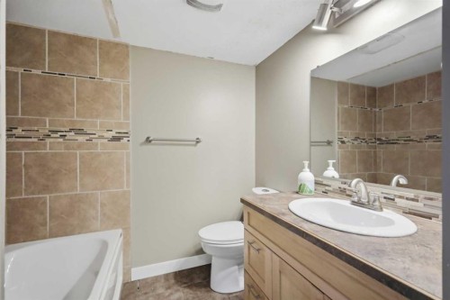 5910 57 Ave, Ponoka, AB - Indoor Photo Showing Bathroom