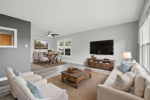 5910 57 Ave, Ponoka, AB - Indoor Photo Showing Living Room
