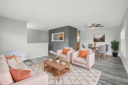 5910 57 Ave, Ponoka, AB - Indoor Photo Showing Living Room
