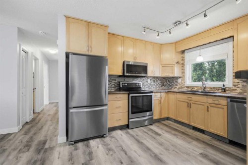 5910 57 Ave, Ponoka, AB - Indoor Photo Showing Kitchen With Stainless Steel Kitchen With Double Sink