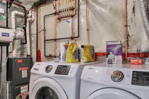 9 Valley Crescent, Blackfalds, AB - Indoor Photo Showing Laundry Room