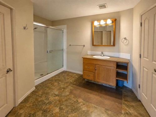 406-4425 Heritage Way, Lacombe, AB - Indoor Photo Showing Bathroom