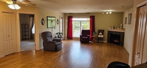 406-4425 Heritage Way, Lacombe, AB - Indoor