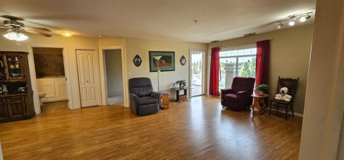 406-4425 Heritage Way, Lacombe, AB - Indoor