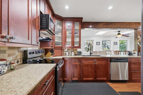 31 Willow Crescent, Lacombe, AB - Indoor Photo Showing Kitchen