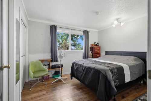 31 Willow Crescent, Lacombe, AB - Indoor Photo Showing Bedroom