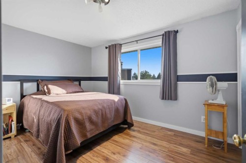 31 Willow Crescent, Lacombe, AB - Indoor Photo Showing Bedroom