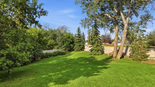 31 Willow Crescent, Lacombe, AB - Outdoor