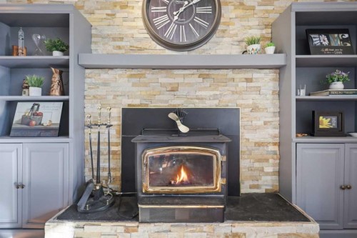 31 Willow Crescent, Lacombe, AB - Indoor Photo Showing Living Room With Fireplace