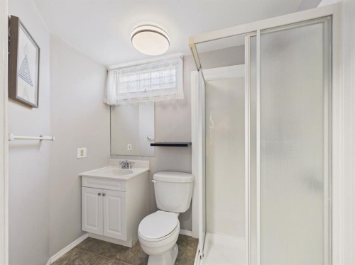 26 Otterbury Avenue, Red Deer, AB - Indoor Photo Showing Bathroom