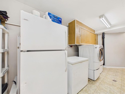 26 Otterbury Avenue, Red Deer, AB - Indoor Photo Showing Laundry Room