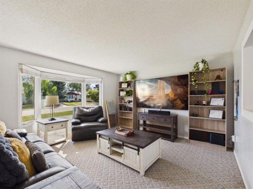 26 Otterbury Avenue, Red Deer, AB - Indoor Photo Showing Living Room