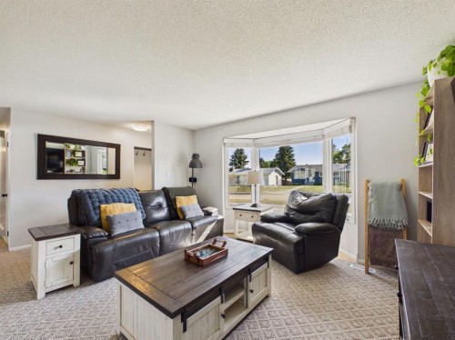 26 Otterbury Avenue, Red Deer, AB - Indoor Photo Showing Living Room