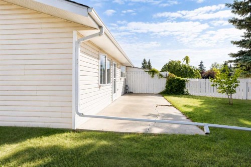 28 Dale Close, Red Deer, AB - Outdoor With Exterior