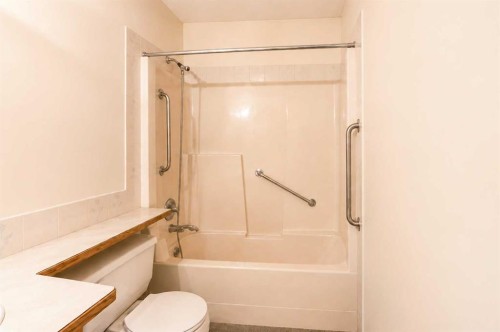 28 Dale Close, Red Deer, AB - Indoor Photo Showing Bathroom