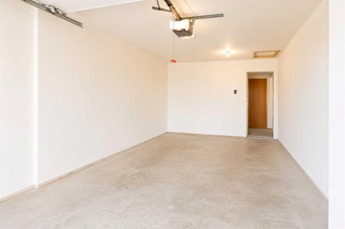 28 Dale Close, Red Deer, AB - Indoor Photo Showing Other Room