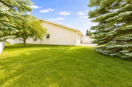 28 Dale Close, Red Deer, AB - Outdoor