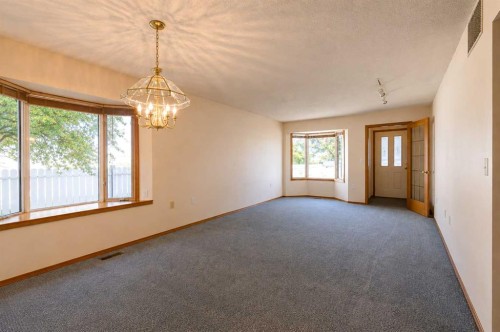 28 Dale Close, Red Deer, AB - Indoor Photo Showing Other Room