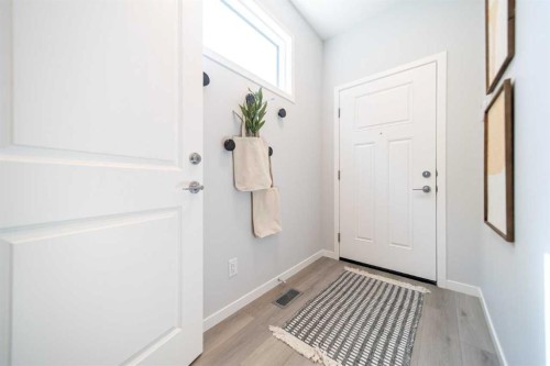 520 Tekarra Drive Nw, Calgary, AB - Indoor Photo Showing Other Room