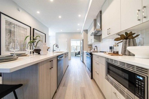 520 Tekarra Drive Nw, Calgary, AB - Indoor Photo Showing Kitchen With Upgraded Kitchen
