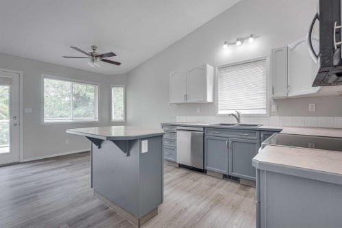 42 Westglen Boulevard, Blackfalds, AB - Indoor Photo Showing Kitchen With Double Sink