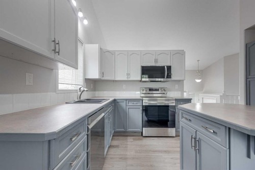 42 Westglen Boulevard, Blackfalds, AB - Indoor Photo Showing Kitchen With Double Sink