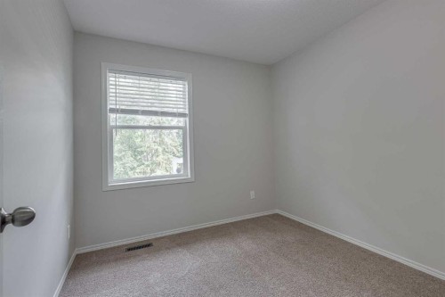 42 Westglen Boulevard, Blackfalds, AB - Indoor Photo Showing Other Room