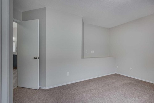 42 Westglen Boulevard, Blackfalds, AB - Indoor Photo Showing Other Room