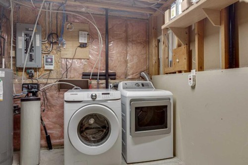 42 Westglen Boulevard, Blackfalds, AB - Indoor Photo Showing Laundry Room