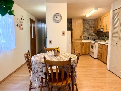 5039 51 Avenue, Caroline, AB - Indoor Photo Showing Dining Room