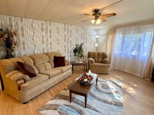 5039 51 Avenue, Caroline, AB - Indoor Photo Showing Living Room