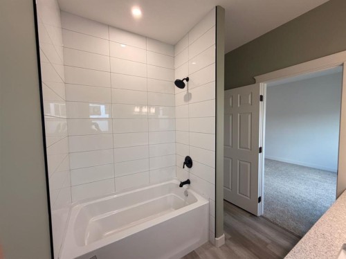 114 Alberta Street, Kingman, AB - Indoor Photo Showing Bathroom